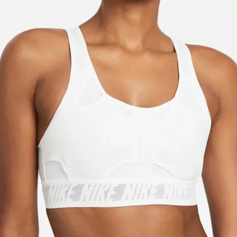 Nike Swoosh Ultrabreathe Bra white